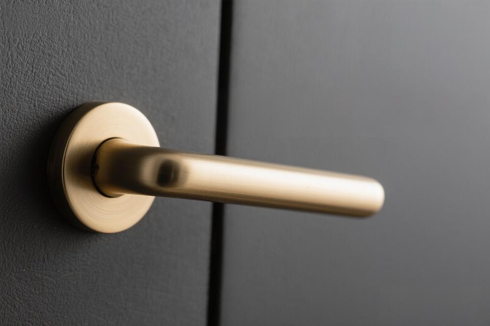 What is the minimum order quantity (MOQ) for hardware handles?